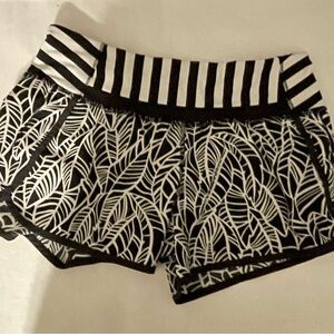 Lululemon Stylish Black and White Patterned Women's Shorts